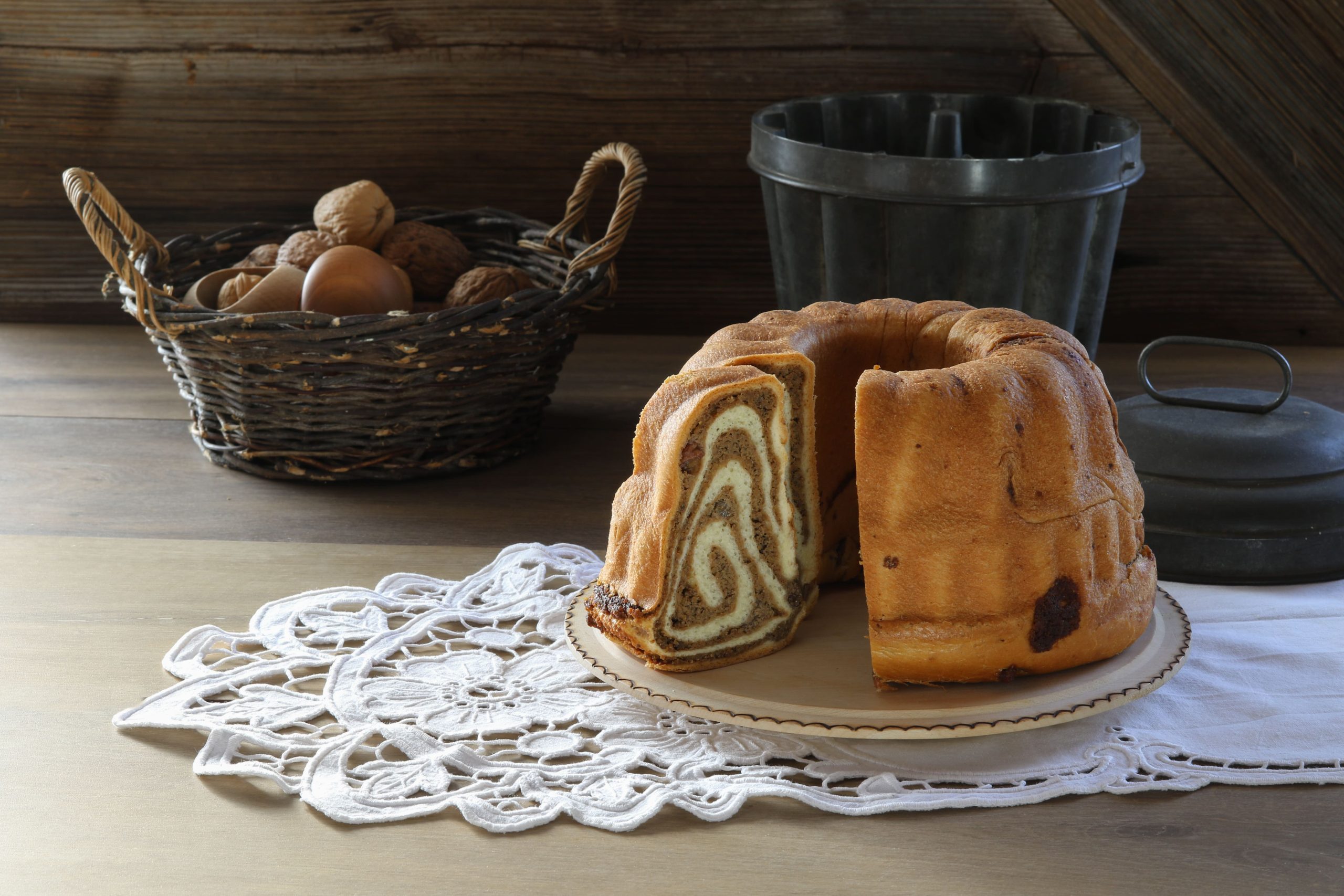 Potica orehova z rozinam