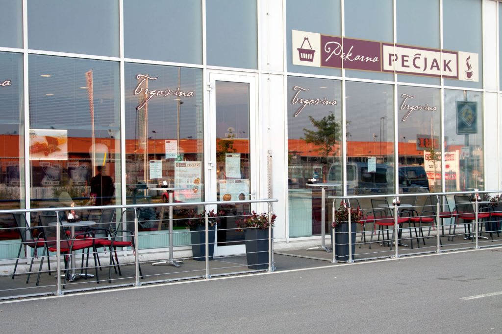 Pecjak-lokacija-trgovina-in-slascicarna-Rudnik-1