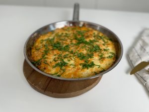 koruzni-svaljki-v-mornay-omaki