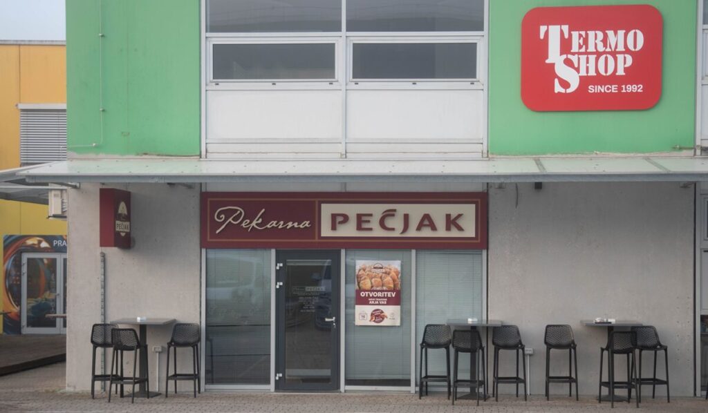 Trgovina Arja vas - zunanjost